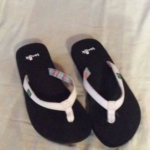 Sanuk flip flop
